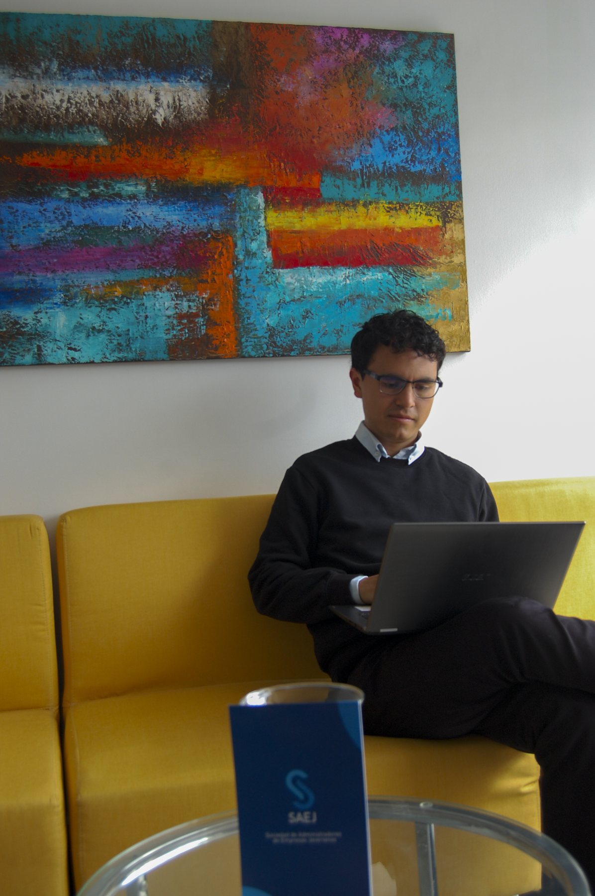 Asociado SAEJ trabajando